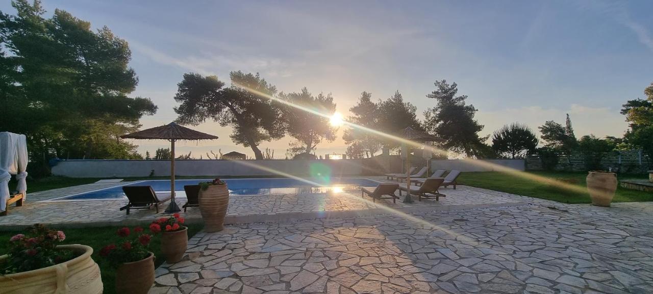 Villa Sunrise Villa, - Garden Gate Opens Onto The