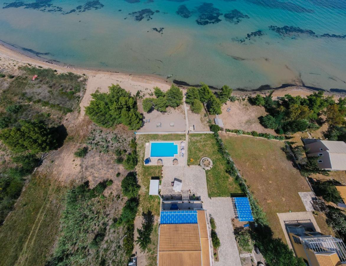 Sunrise Villa, - Garden Gate Opens Onto The Potamion
