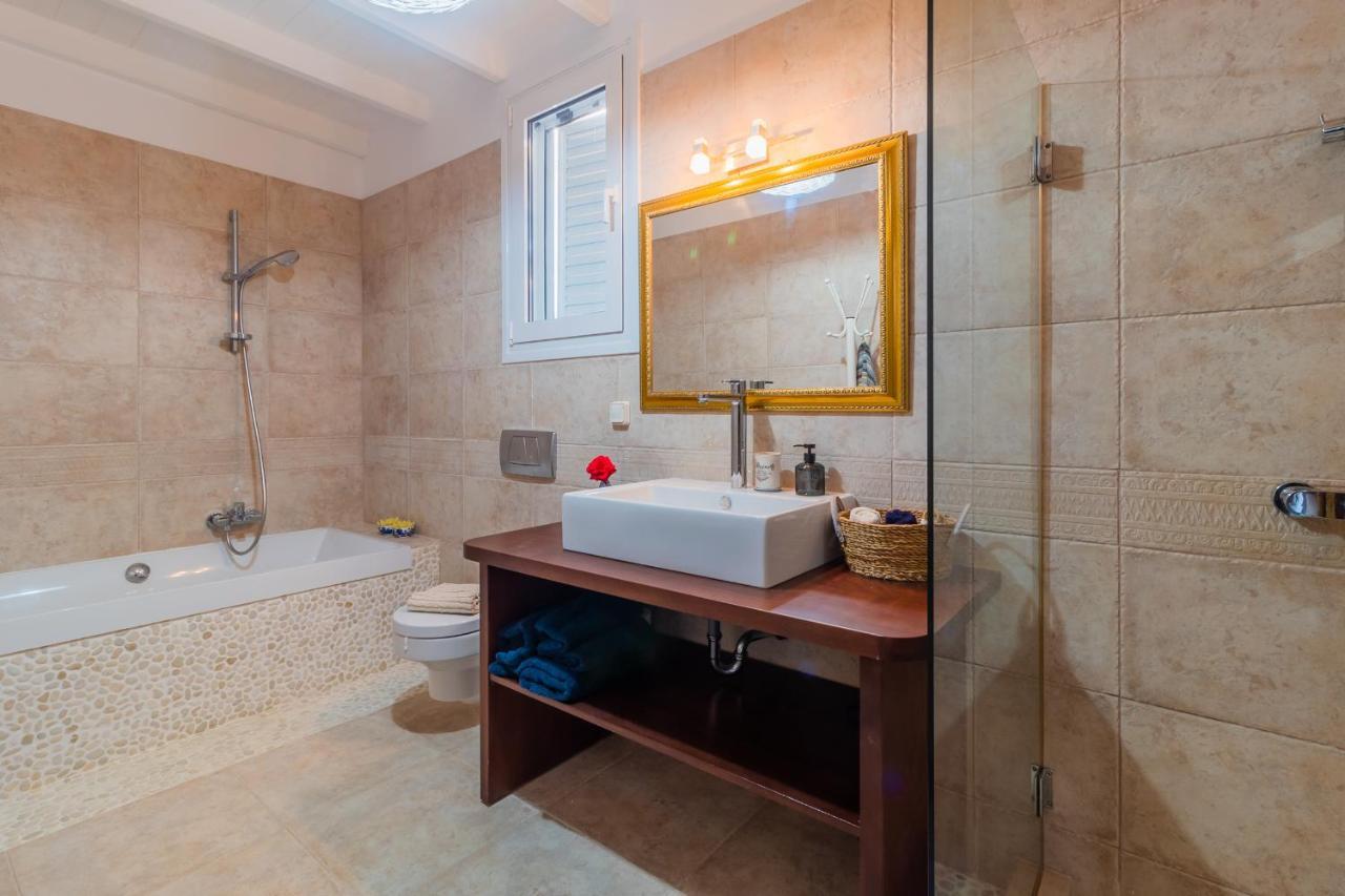 Willa Sunrise Villa, - Garden Gate Opens Onto The Potamion