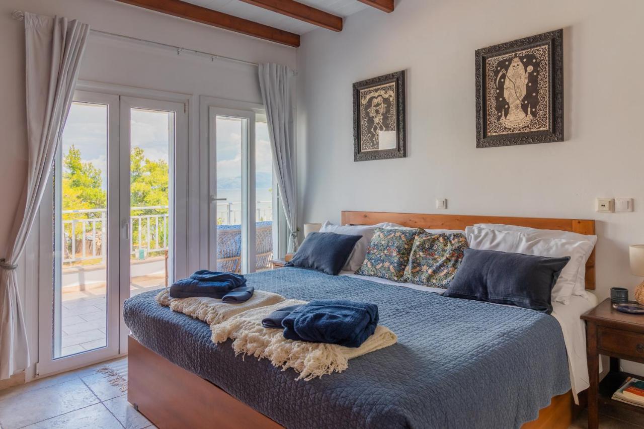 Sunrise Villa, - Garden Gate Opens Onto The Potamion